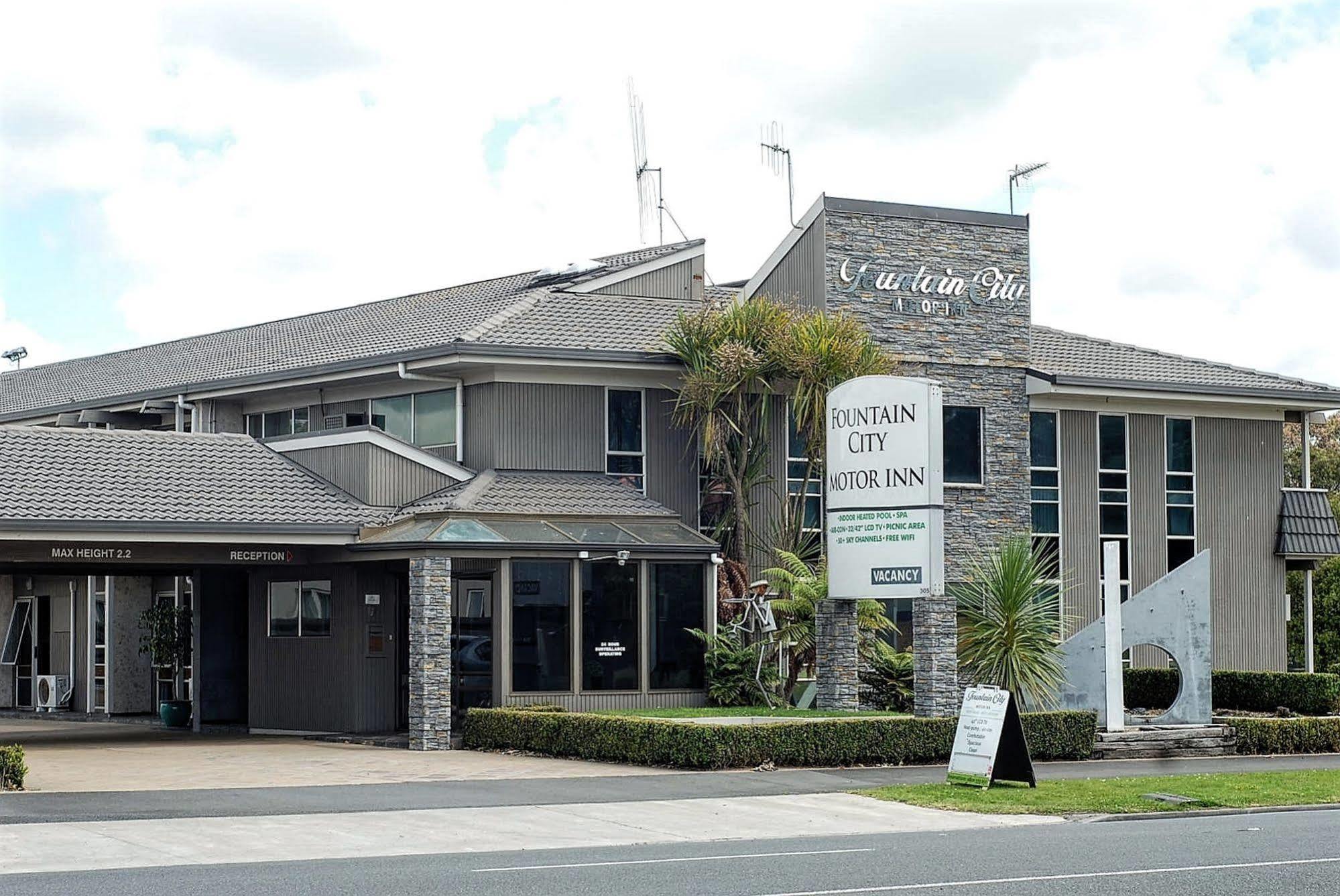 Fountain City Motor Inn Хамилтън Екстериор снимка